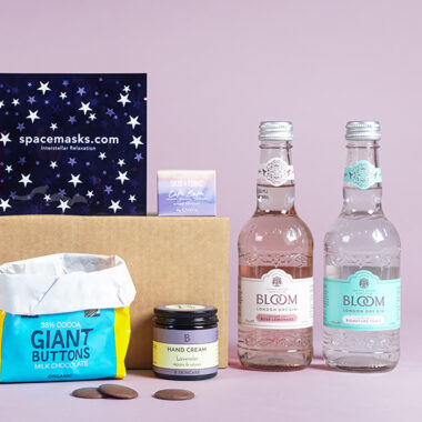 Gift box for her with gins, chocolate and pamper products